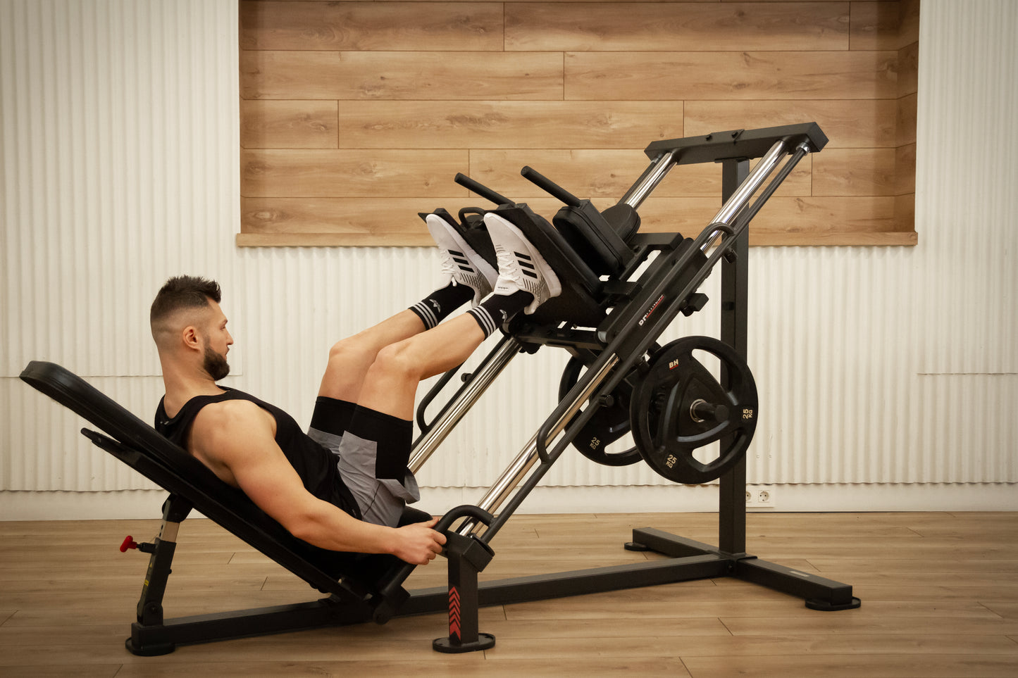 Hack Squat / 45° Leg Press G530 – Dual-Function Lower-Body Station