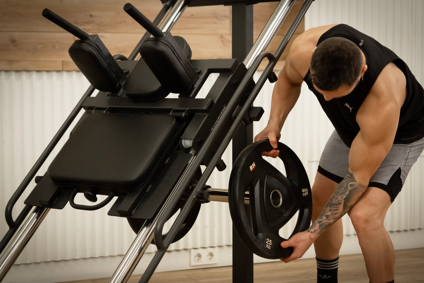 Hack Squat / 45° Leg Press G530 – Dual-Function Lower-Body Station