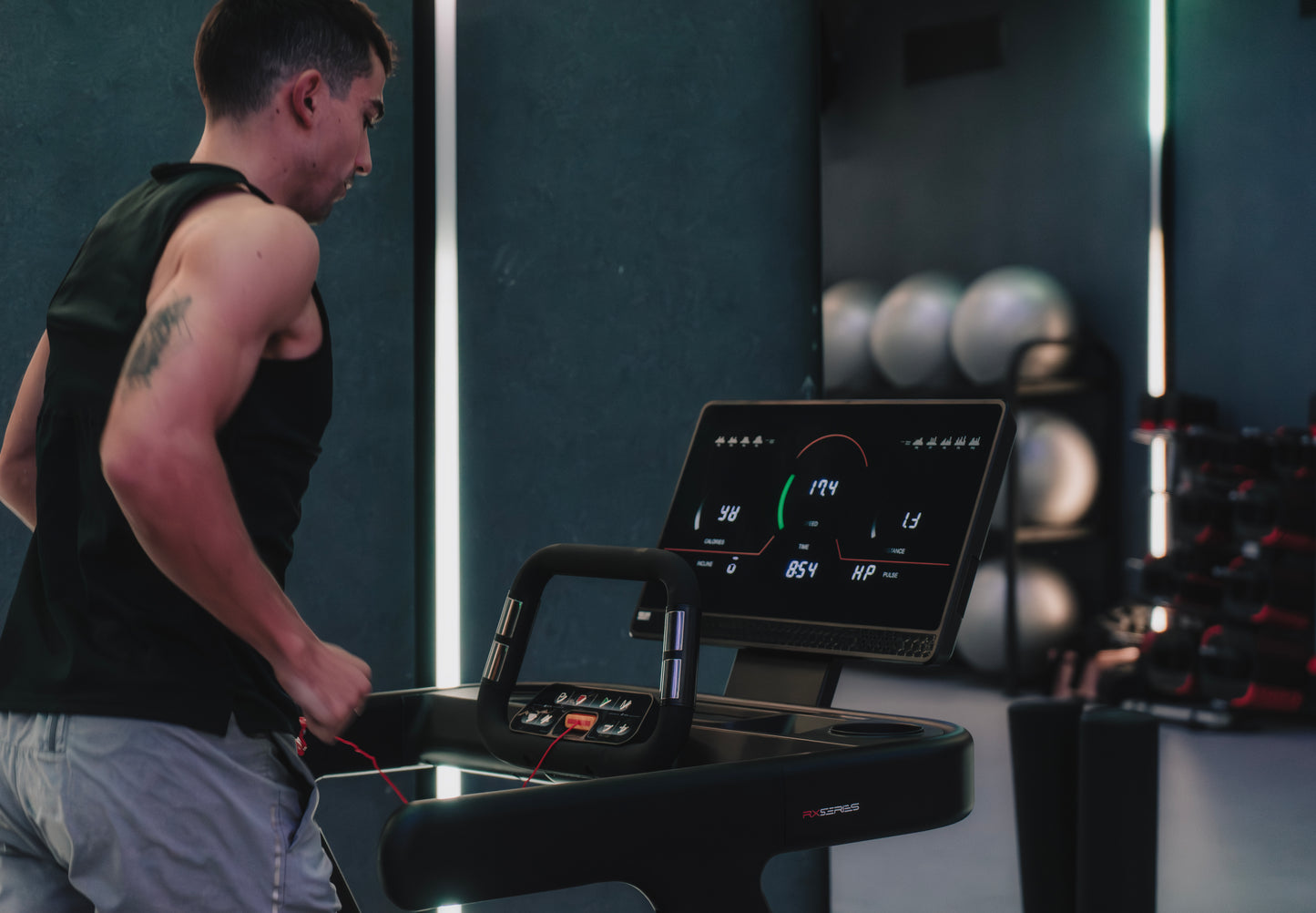 RX7 Multimedia – Intensive-Use Treadmill